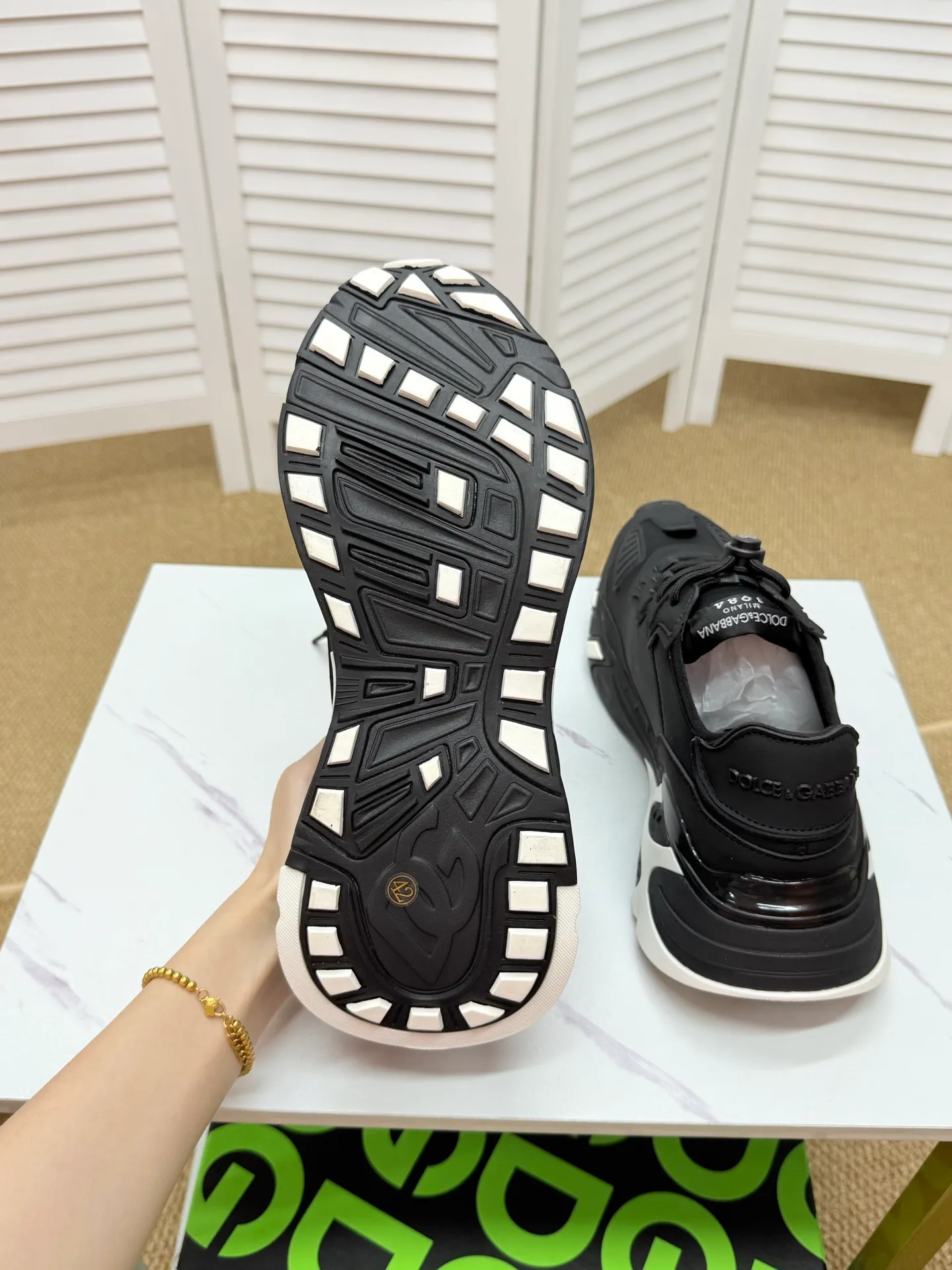 Men's clothing and shoes 260. The latest sports and casual shoes for couples (DG) are fashionable and versatile, and can add luster to various looks. Create an exquisite design with unique dynamic vitality and modern atmosphere, showing modern elegance. Size: 35-46 (custom-made sizes 45 and 46 are non-refundable) Se